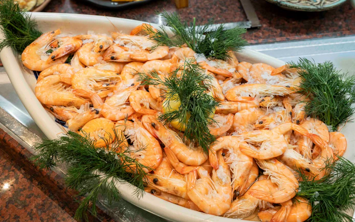 Shrimp platter garnished with dill at Tablao Cordobes.