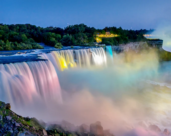 Semi-Private Day & Night Sightseeing Tour of Niagara Falls Canada with Cruise & Dinner
