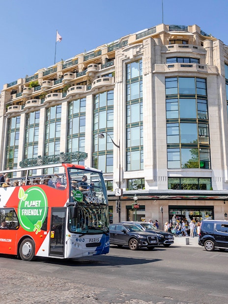 Paris hop-on hop-off bus passing Samaritaine department store.
