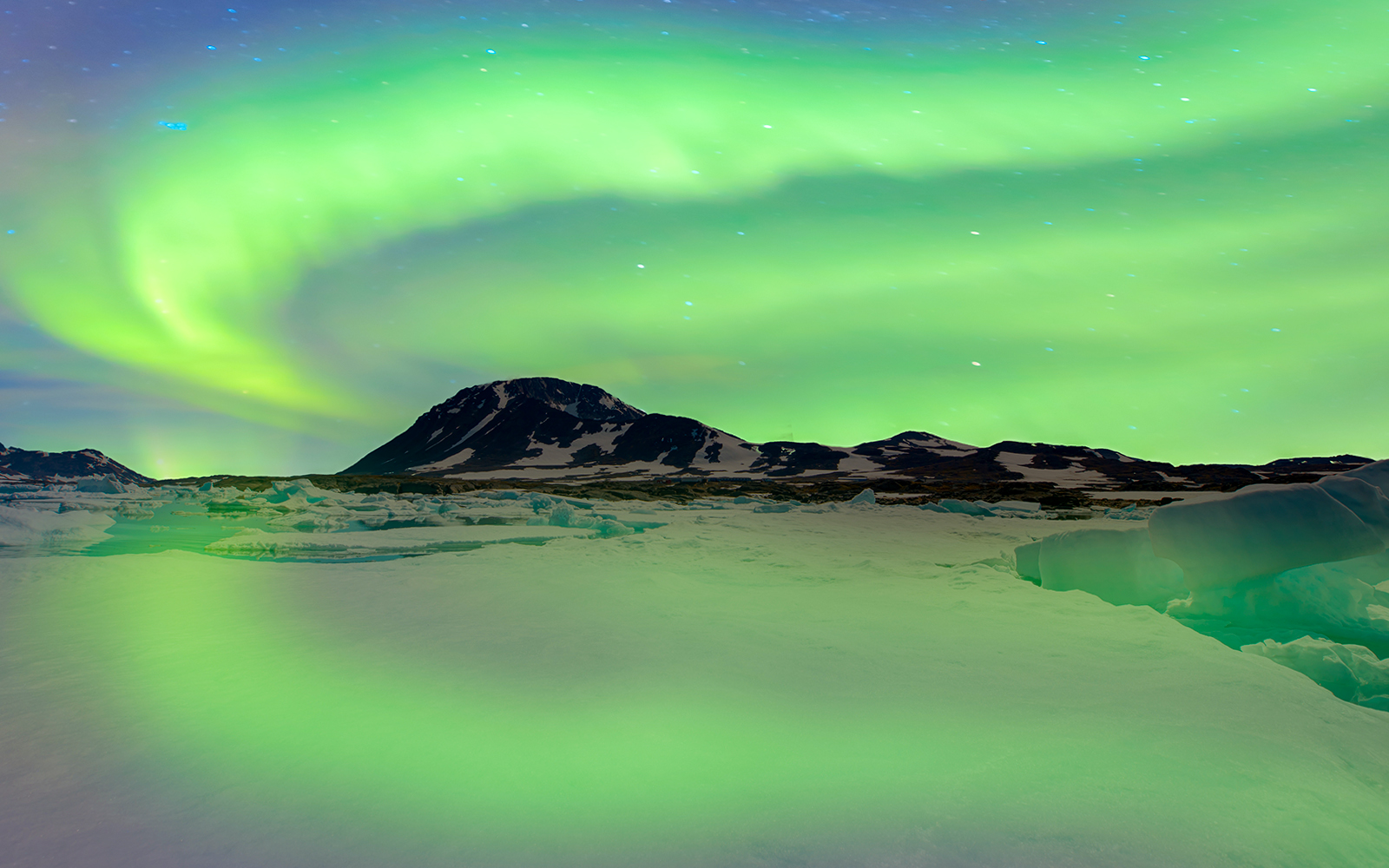 Northern lights (Aurora borealis) in Antartica