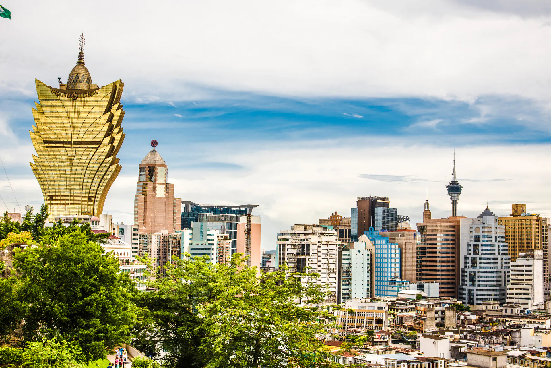 From Hong Kong: Macau Guided Day Trip with Lunch by TurboJet Ferry and HZMB Bus