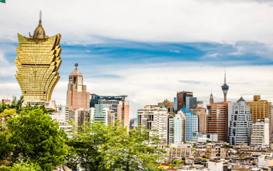 From Hong Kong: Macau Guided Day Trip with Lunch by TurboJet Ferry and HZMB Bus