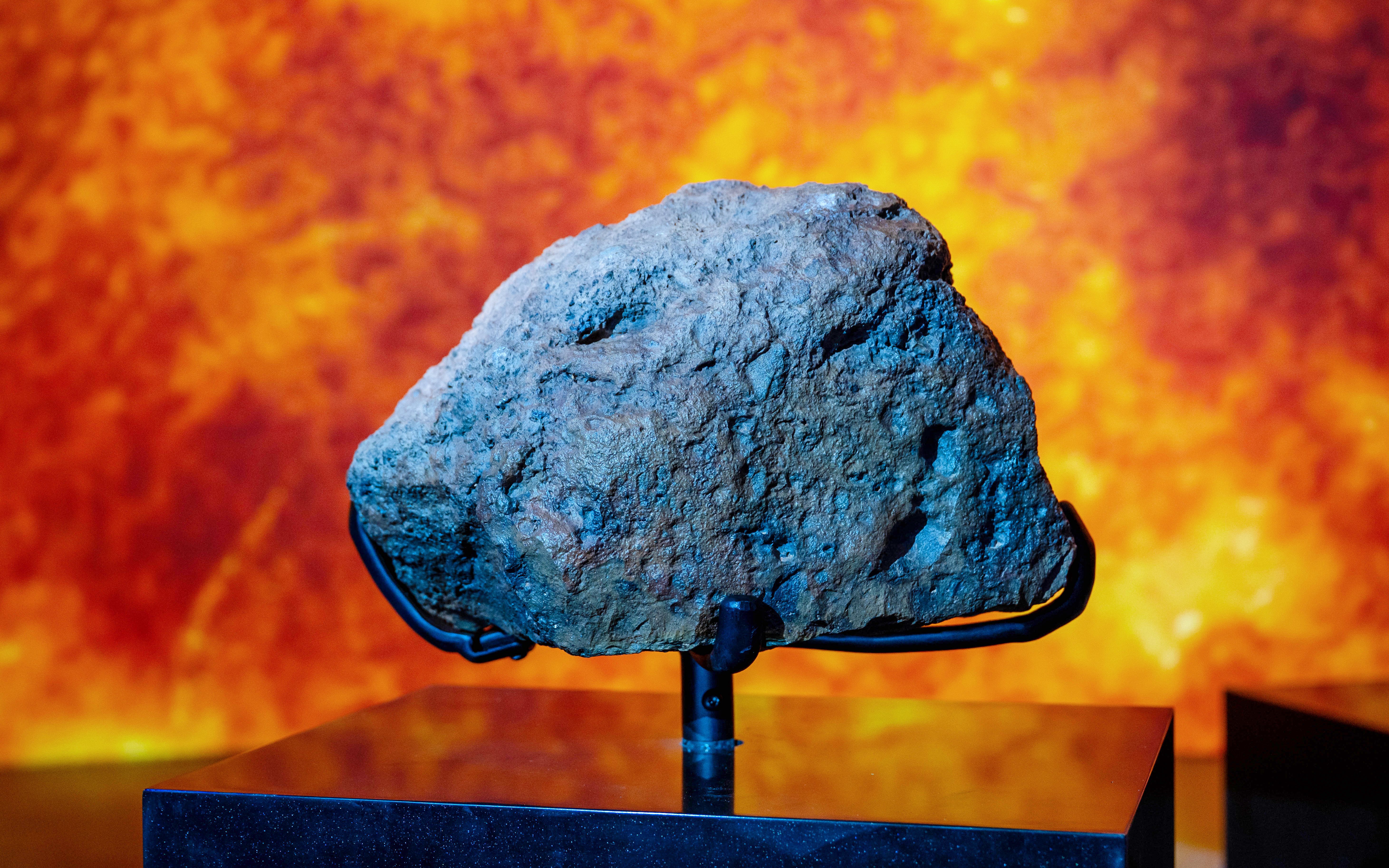 Ash Shaqqah 002 Meteorite with fusion crust at National History Museum, Abu Dhabi.