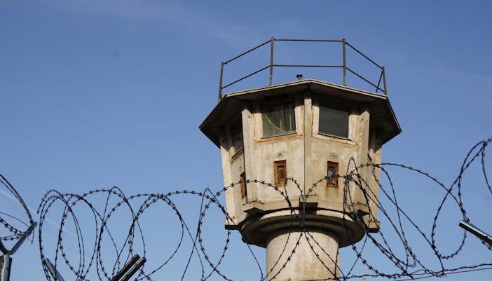 An Overnight Construction of the Berlin Wall