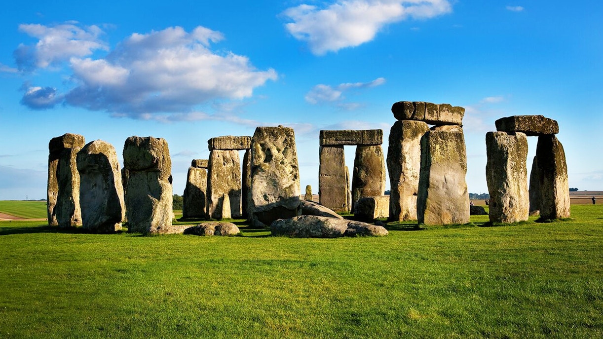 visit stonehenge