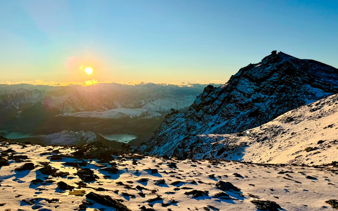 Queenstown 25-Minute Sunset Helicopter Flight with Alpine Landing on The Remarkables and Complimentary Drink