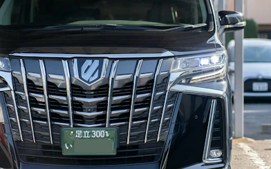 Luxury vehicle for Tokyo private transfer service.