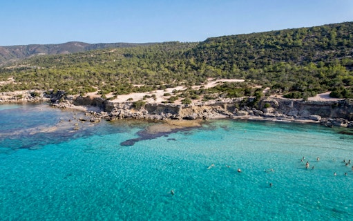 à partir de paphos : croisière avec baignade l'après-midi au blue lagoon, barbecue et dégustation de vin-3