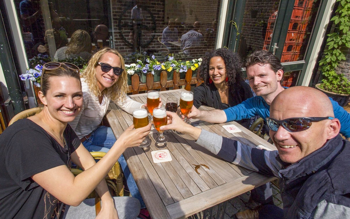 Guests enjoying beer on the Rotterdam Boat Sightseeing Tour.