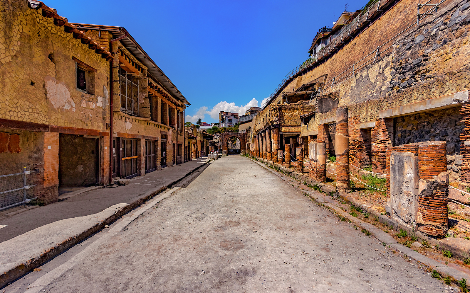 Decumanus Maximus anciient road main arteries of city