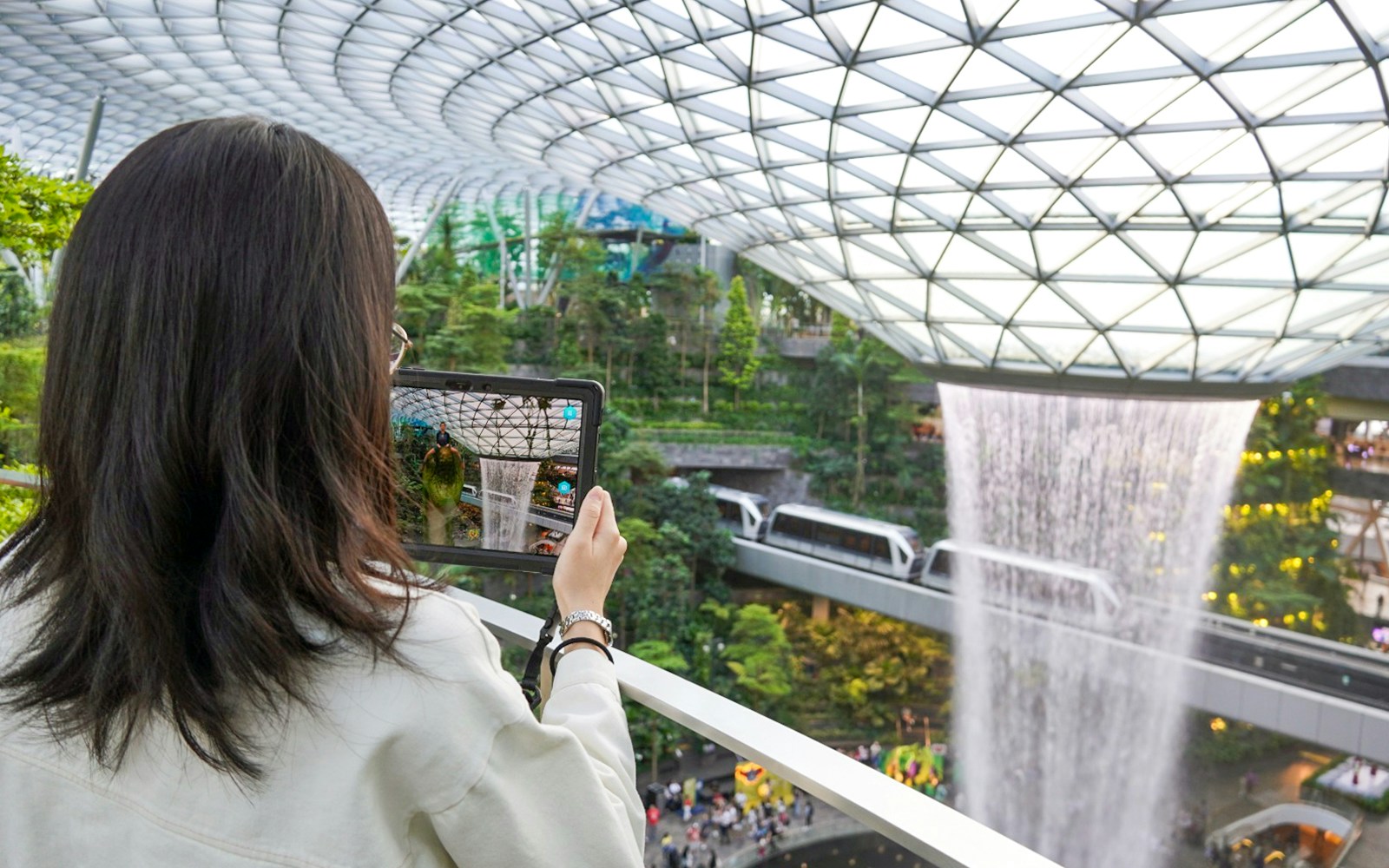 A customer at Jewel-rassic Quest, the AR experience