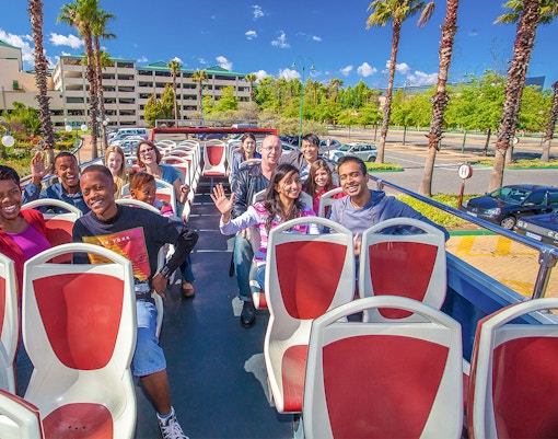 Passagers du tour en bus Hop-On Hop-Off Johannesburg