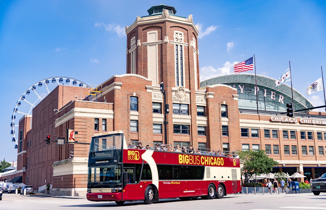 Big bus hop on hop off tour of Chicago