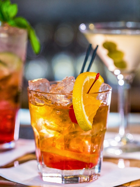 Cocktails on a bar at Melbourne Skydeck's Cocktails in the Clouds Experience.