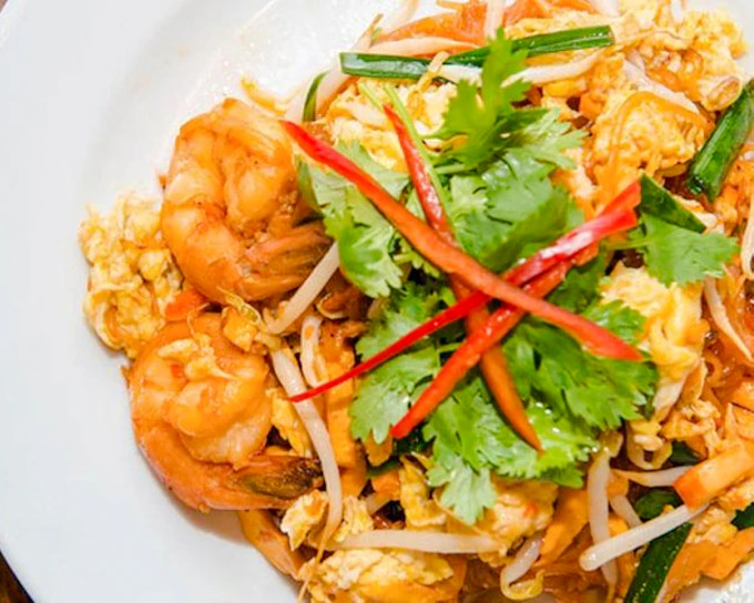 Bangkok Private Evening Tuk-Tuk Tour: Chinatown, Golden Mountain Viewpoint & Pad Thai (Product 54229)