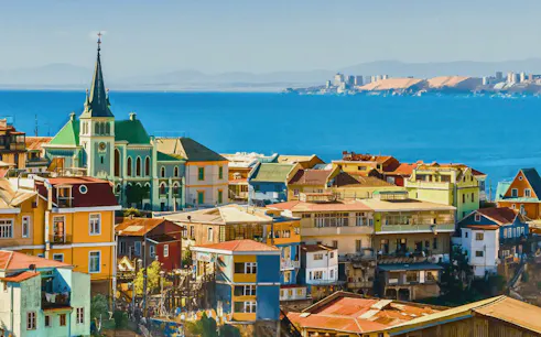 Colorful hillside buildings overlooking the ocean in Valparaíso, Chile.