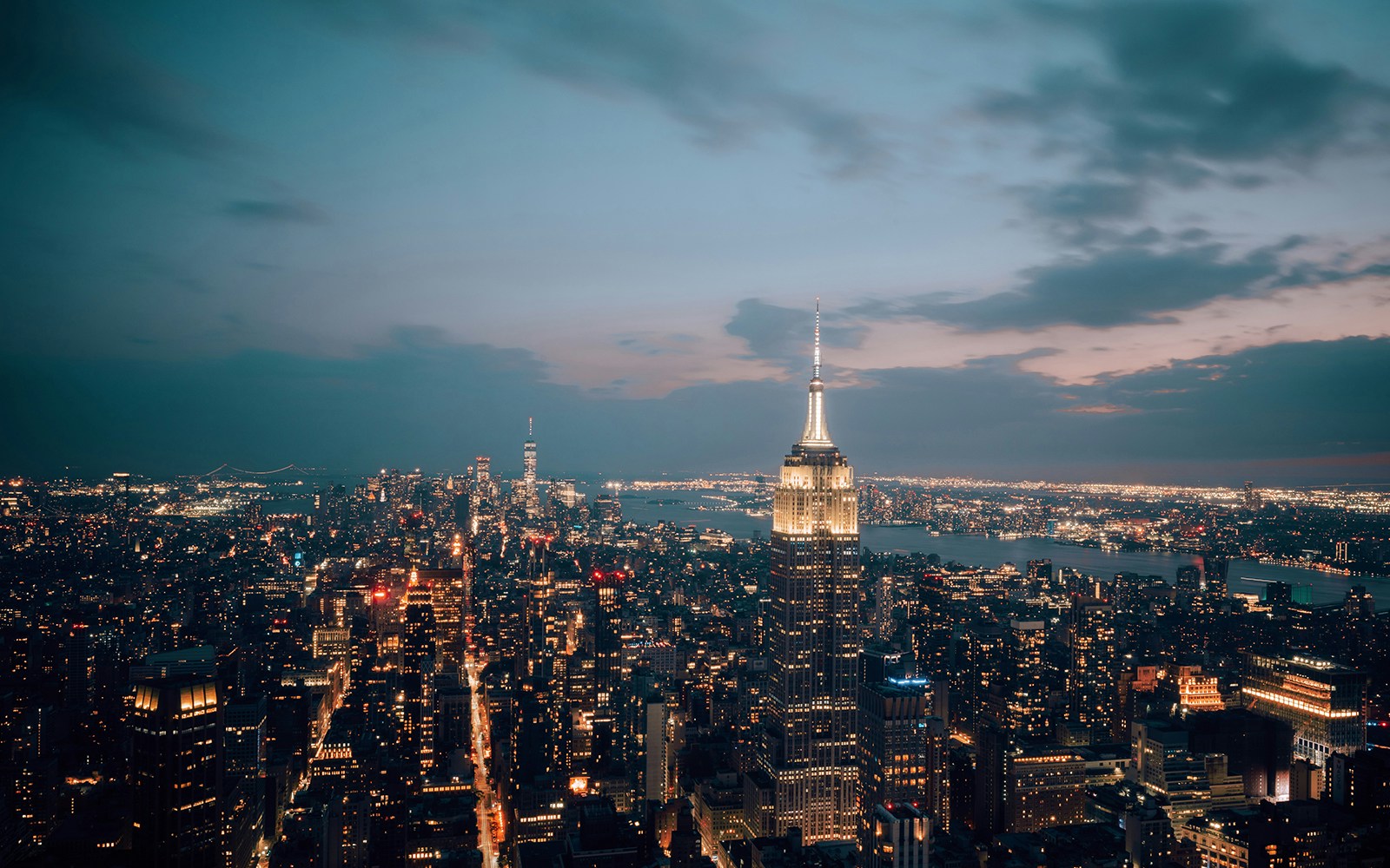 SUMMIT One Vanderbilt di notte