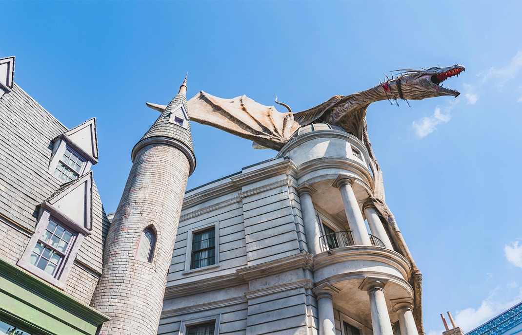 Dragon atop Gringotts Bank at Universal Orlando's Harry Potter World.
