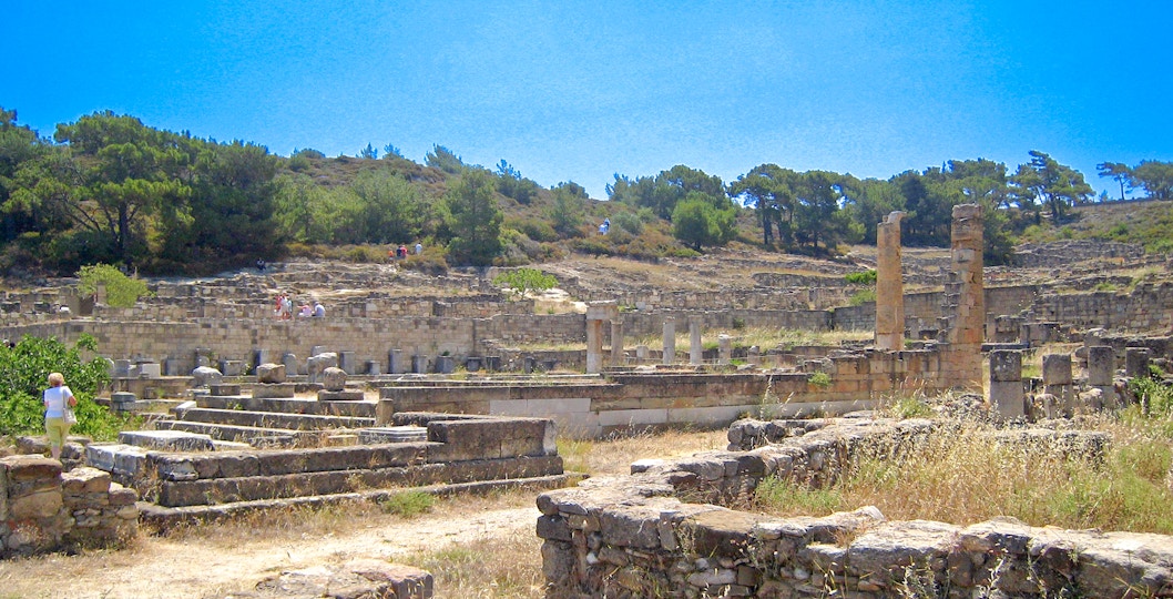 Early mycenaean settlements around Acropolis