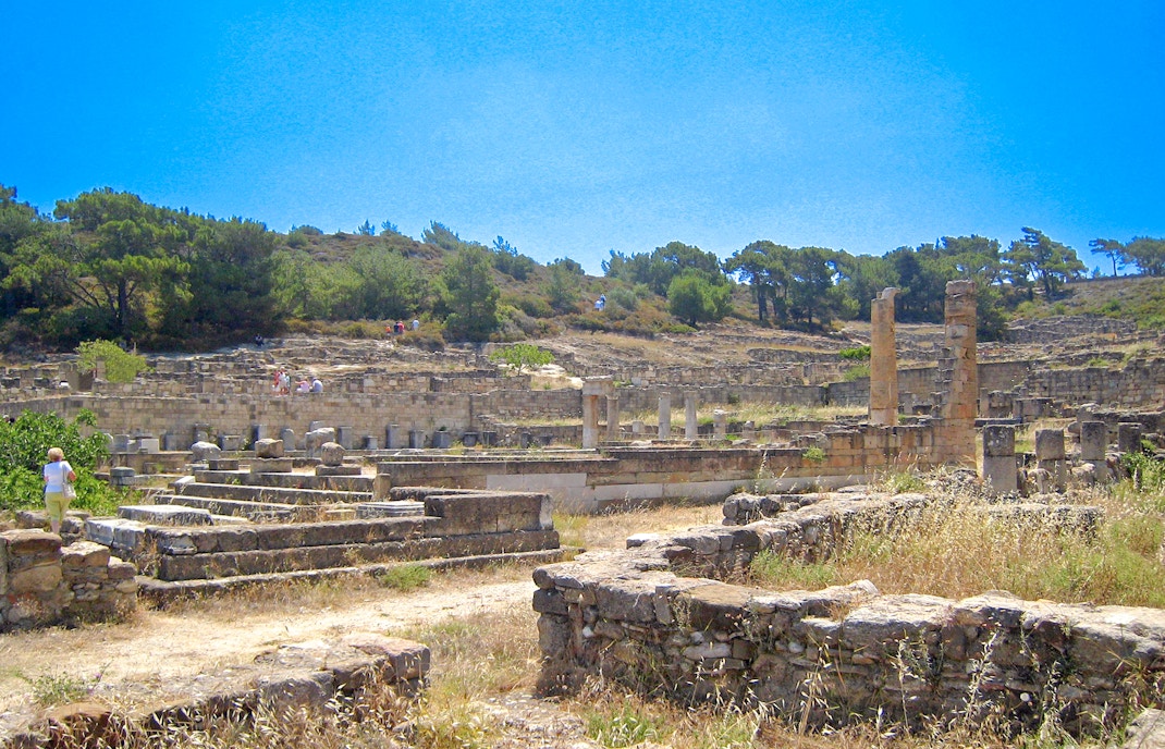 Early mycenaean settlements around Acropolis