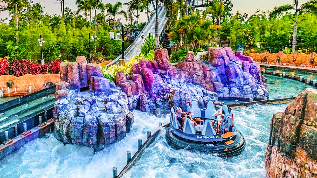 Raft navigating rapids at Infinity Falls, SeaWorld Orlando.