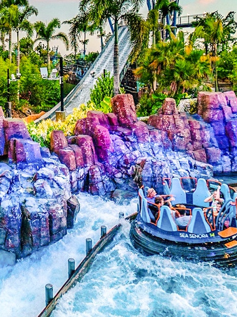Raft navigating rapids at Infinity Falls, SeaWorld Orlando.