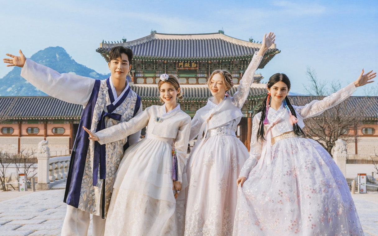 Visitors in traditional hanbok at Gyeongbokgung Palace, Seoul.