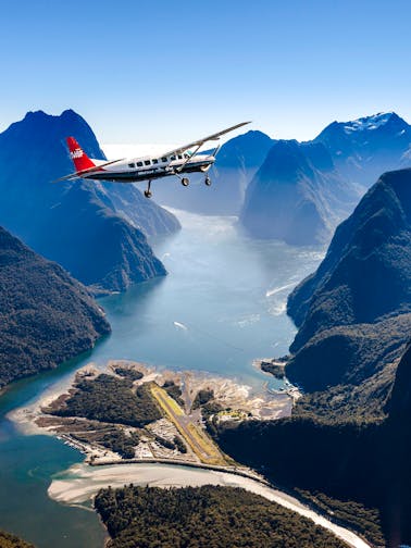 Milford Sound Scenic Flights & Tours