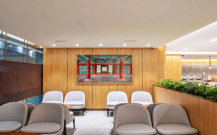 Skyhub Lounge seating area with wall art, Incheon International Airport Terminal 1.