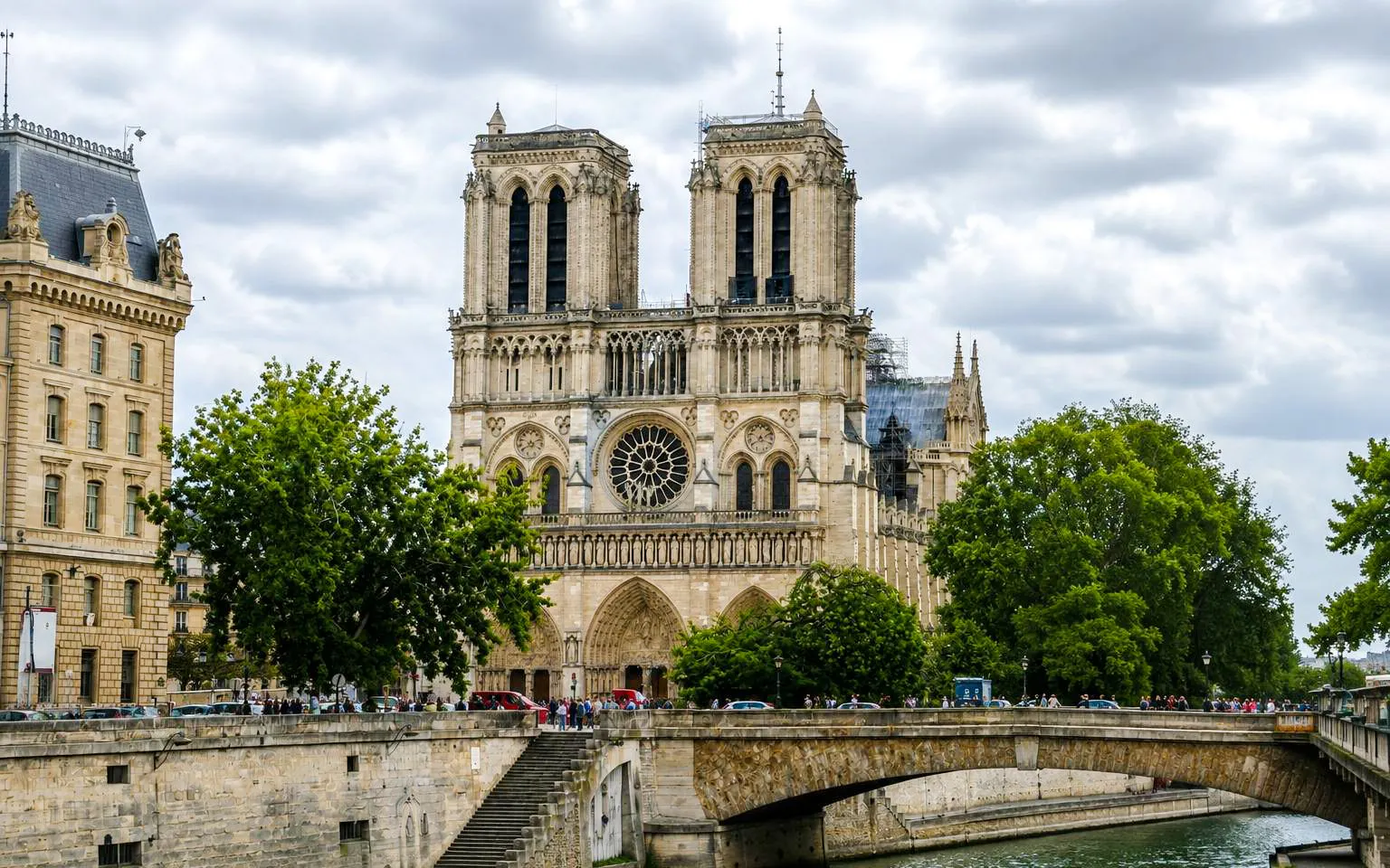 Notre-Dame Cathedral with Seine River bridge in Paris, part of the Treasure Hunt tour from the Panthéon to the Louvre.