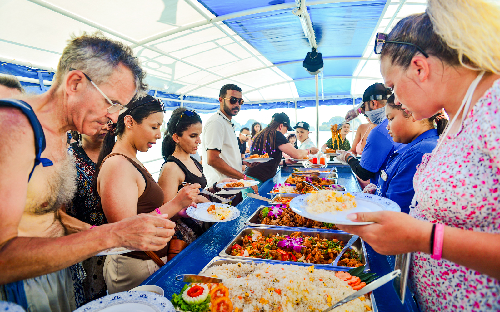 Thailändsk buffé ombord