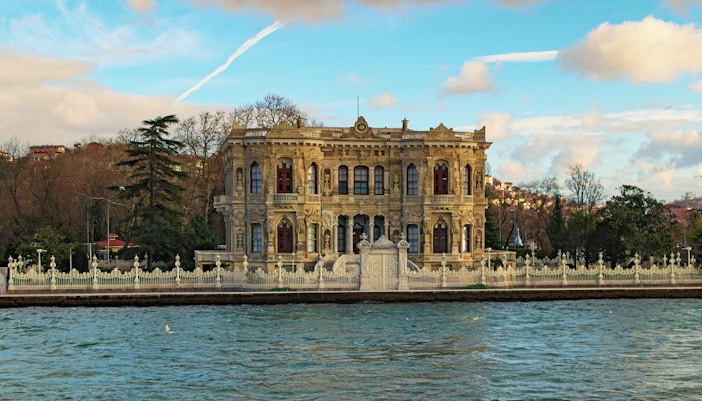The Küçüksu Palace - Bosphorus Cruises