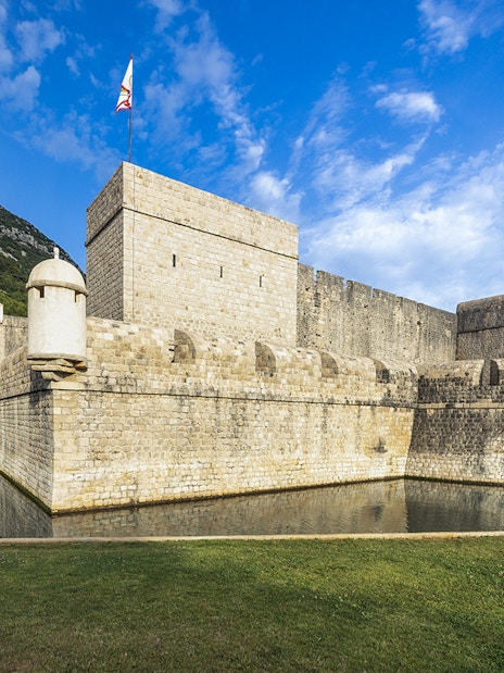 Walls of Ston in Croatia with stone fortifications and surrounding landscape.