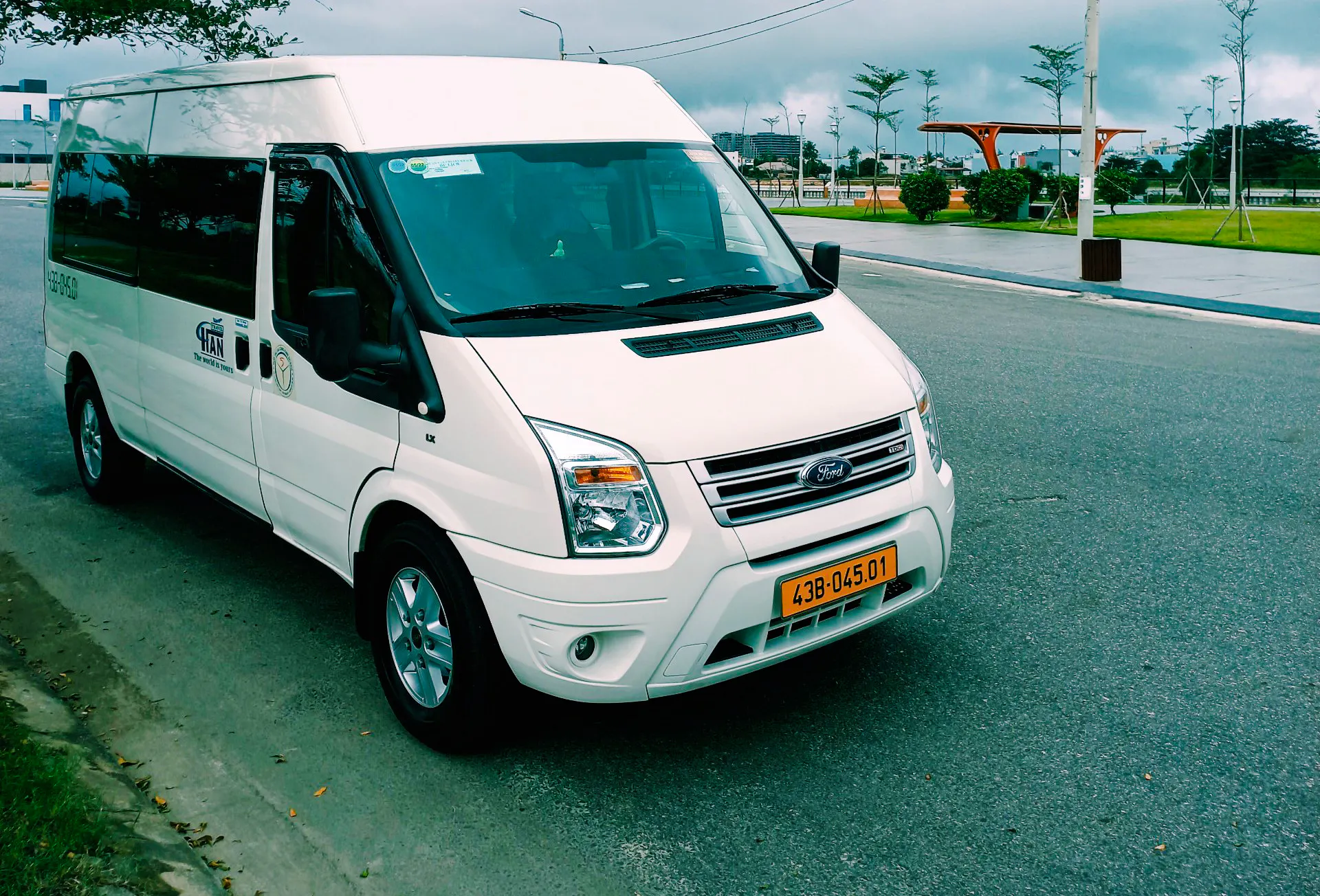 Da Nang Airport Fast-Track Immigration with Meet-and-Greet and Private Transfer to Hoi An