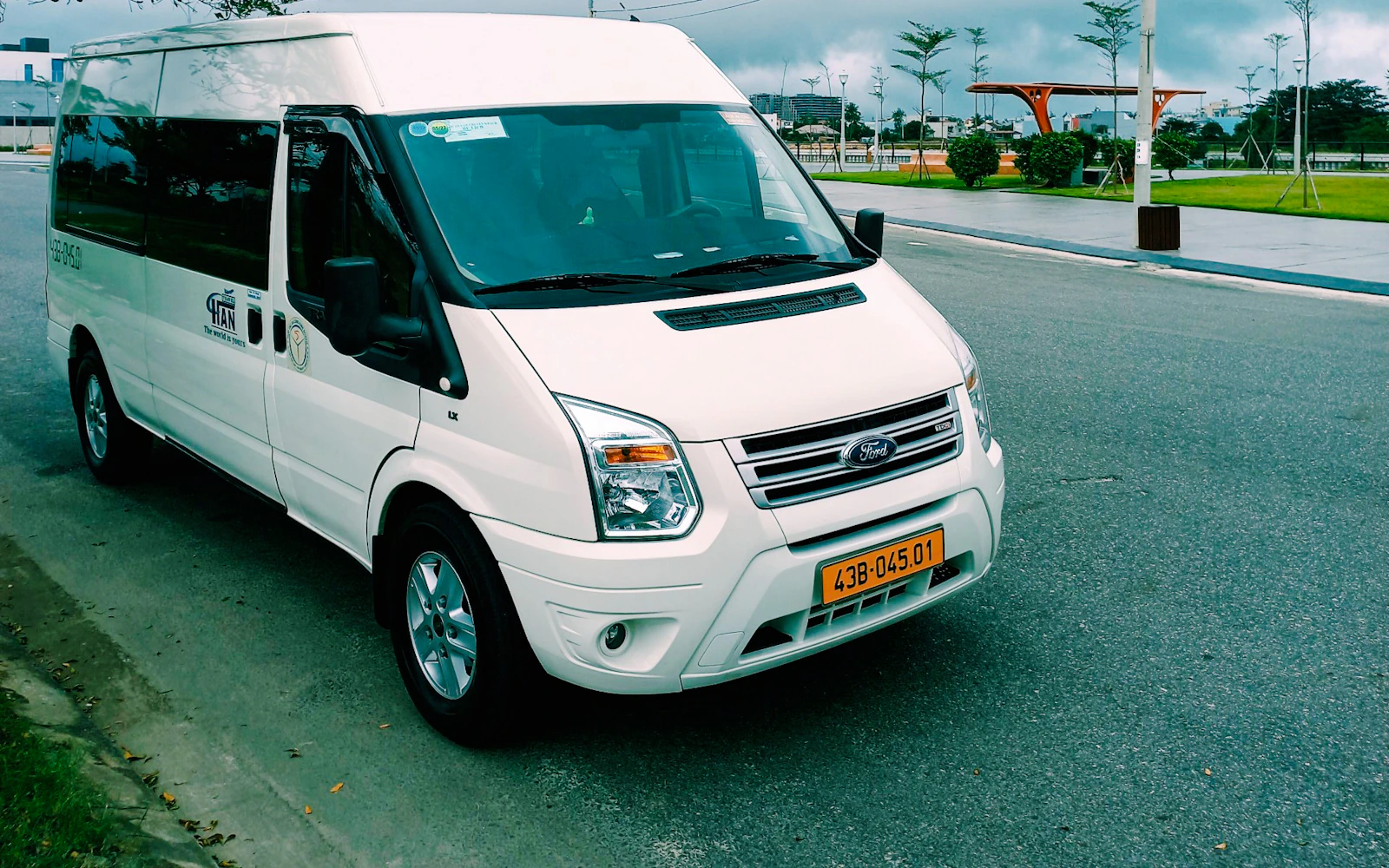 Da Nang Airport Fast-Track Immigration with Meet-and-Greet and Private Transfer to Hoi An