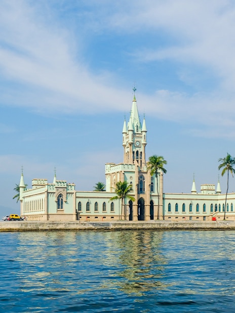 Ilha Fiscal view from speedboat tour in Rio de Janeiro.