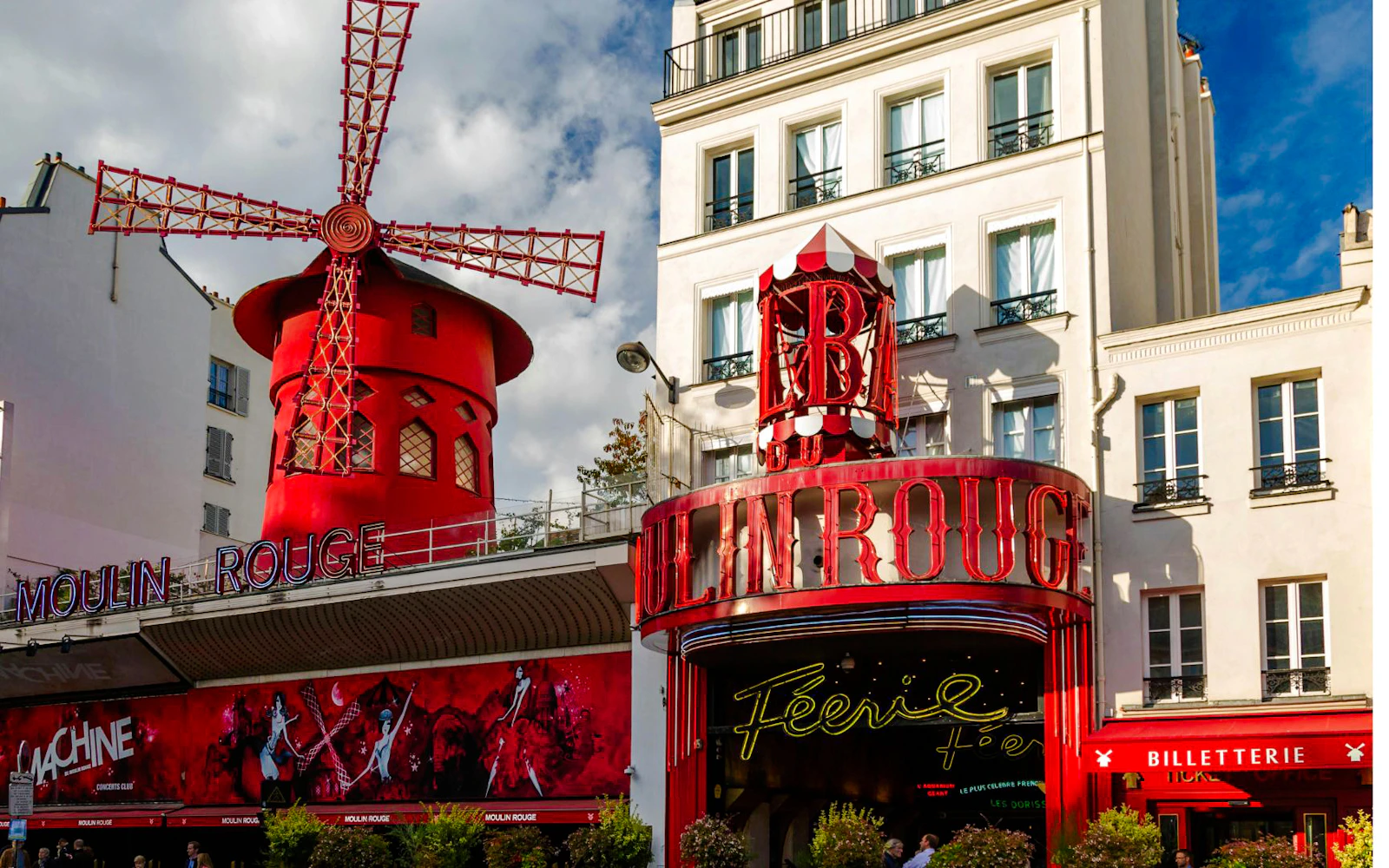 Paris Private Chauffeur-Driven City Highlights Tour with Pickup and Drop-off Image 3