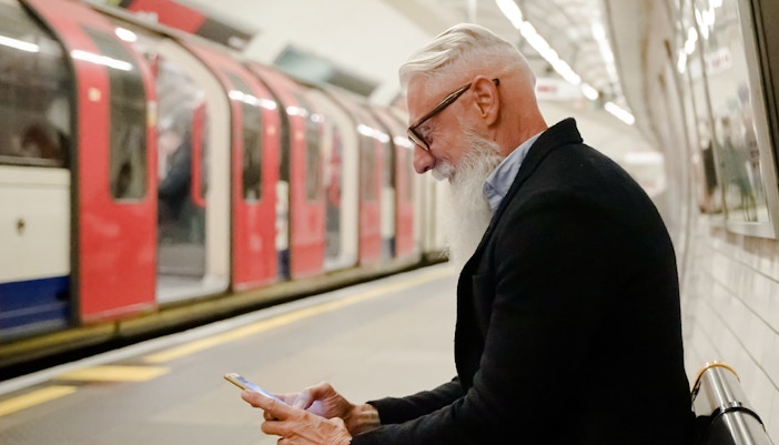 old man booking rome transport tickets from app