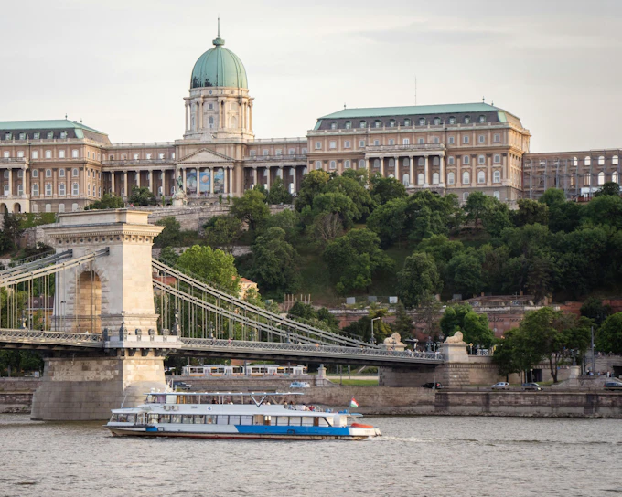 Budapest Daytime Hop-on Hop-off Cruise with welcome drink