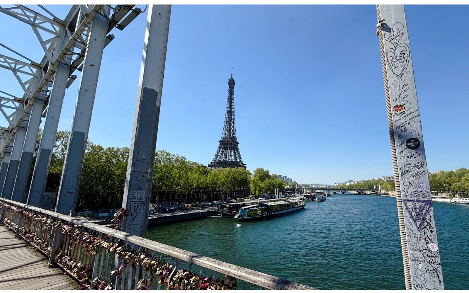 Paris Private Chauffeur-Driven City Highlights Tour with Pickup and Drop-off Image 2