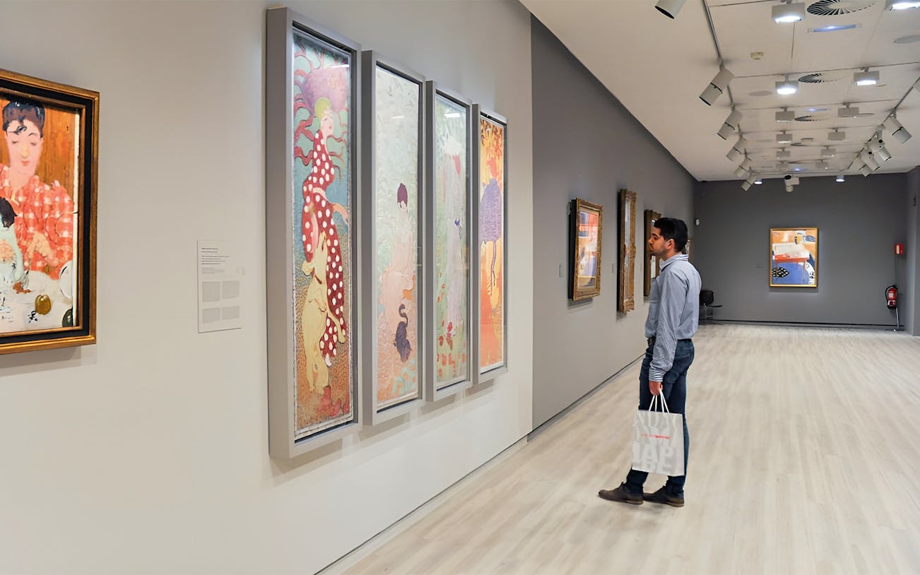 Visitor viewing art at Fundación MAPFRE Madrid, Sala Recoletos exhibition.