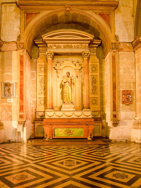 Sculpture and ornate columns inside Santiago Cathedral.