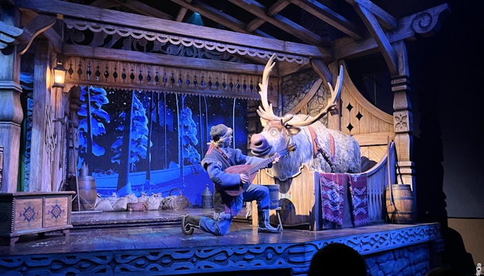 Kristoff playing guitar to Sven in Disneyland Paris Frozen A Musical Invitation.
