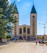 Biserica Sfântul Iacob și statuia lui Hristos Înviat
