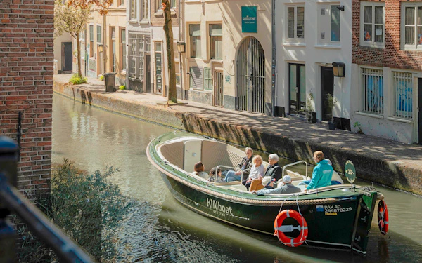 Utrecht: One Hour Open Boat Canal Cruise