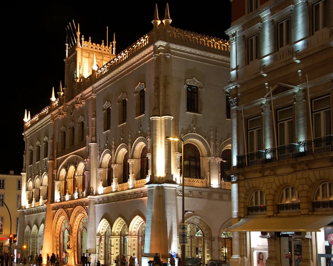 Lisbon Sightseeing: Hop-on Hop-off Bus Tour with Boat Tour