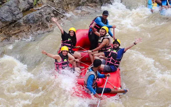 à partir de phuket : descente en rafting de 5 km sur la rivière phang nga, 30 minutes en quad, tyrolienne et visite du wat suwan khuha-1