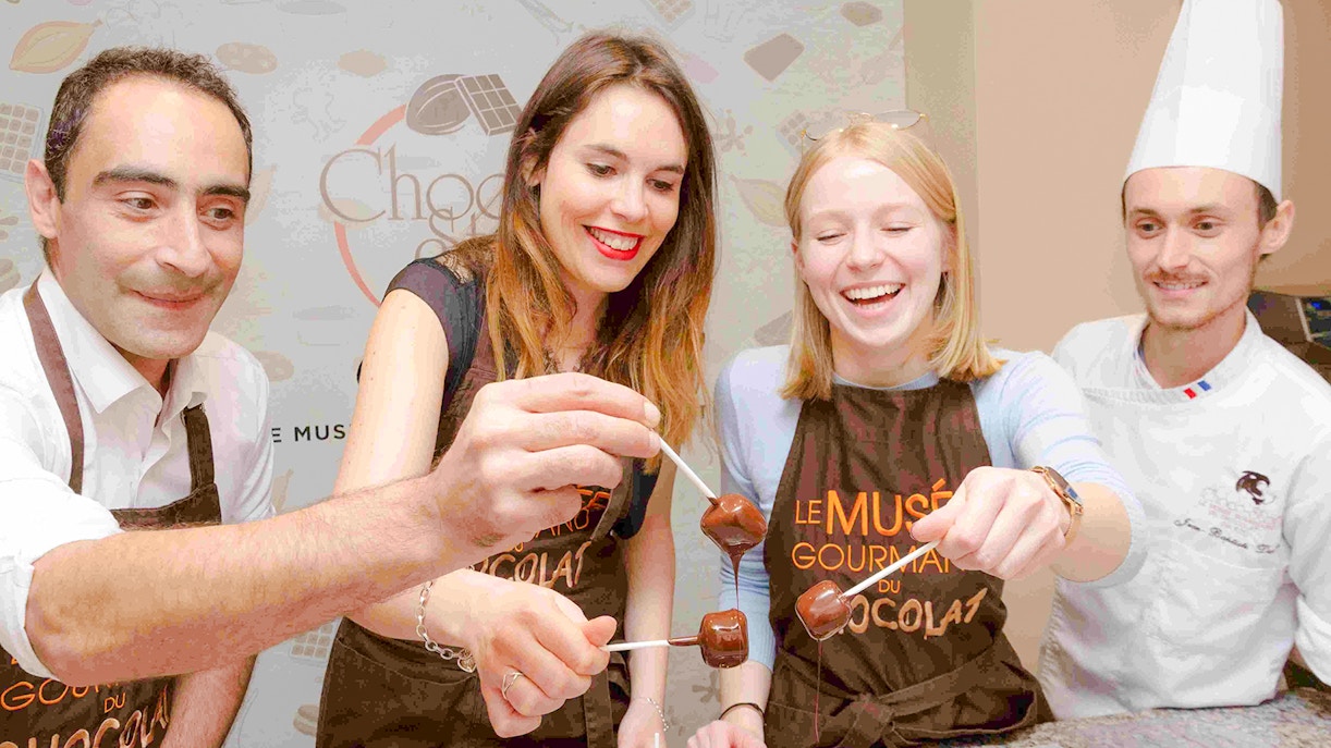 Chocolate chef guiding kids in making treats at Choco-Story Paris.