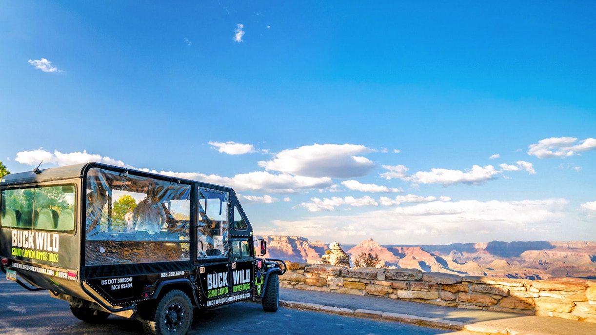 A hummer parked on the roads of Grand Canyon