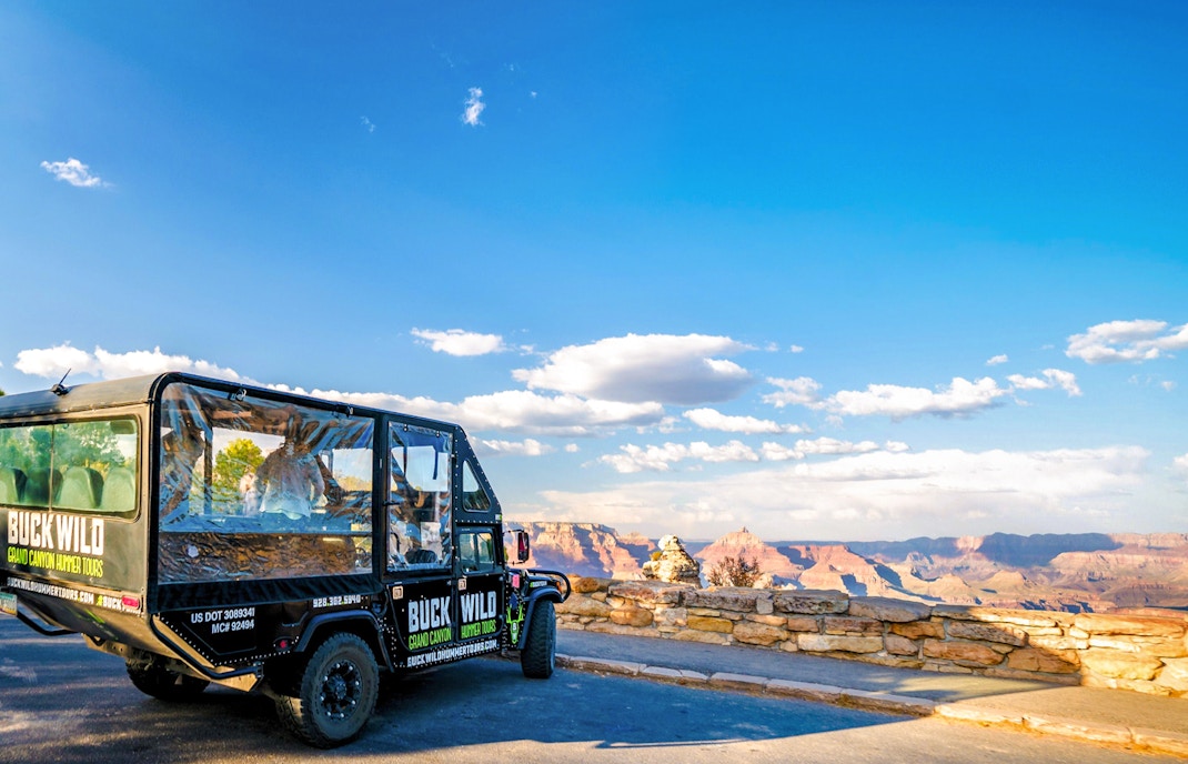 A hummer parked on the roads of Grand Canyon